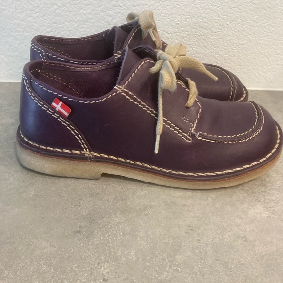 Duckfeet Lace Up Shoe - Picture 6 of 12